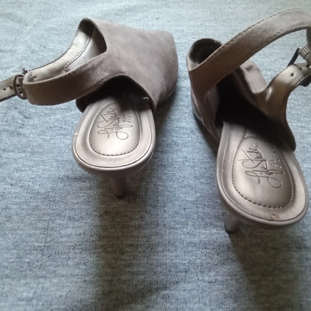 Elegant Brown Women's Heels - Picture 2 of 4